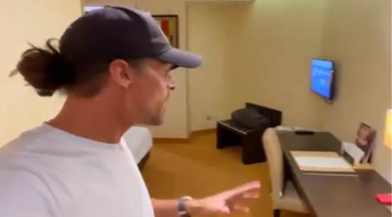 بالفيديو : سائح هولندي “مندهش” لسعر غرفته بفندق في الجزائر